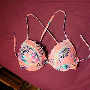 Super cute Push-Up bikini top